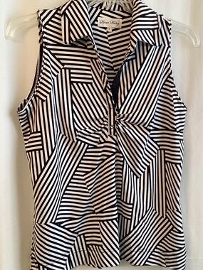SPORT HALEY… black and white, striped top, geometric pattern, size medium